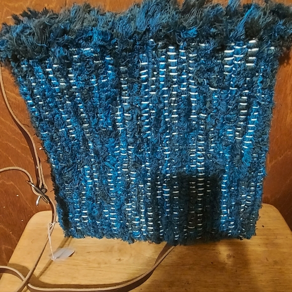 Amish loomed rugs bag with 100% leather adjustable strap. - Picture 1 of 1